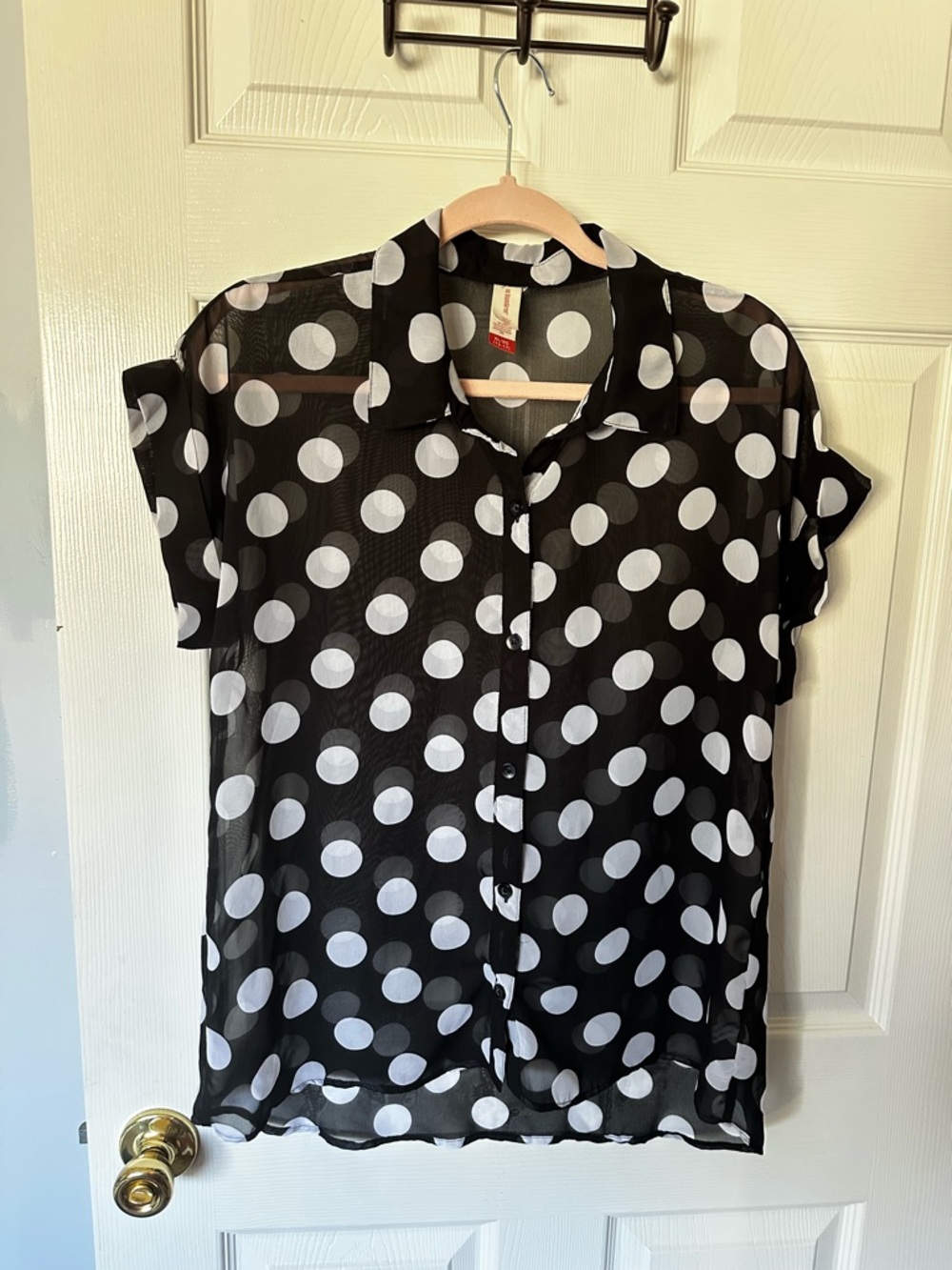 No Boundaries XL 915-17) Black & White Polka Dot Button-Up SHEER Blouse